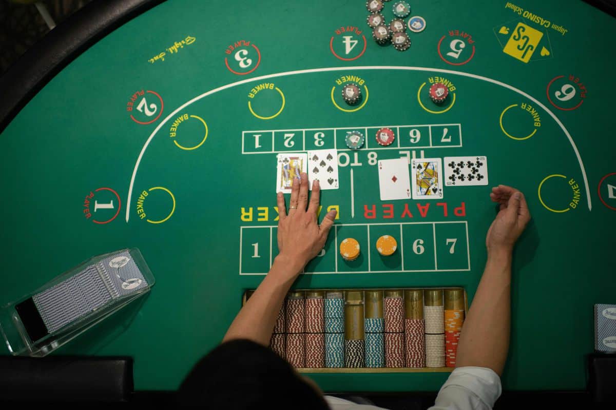 Luật chơi bài Baccarat online